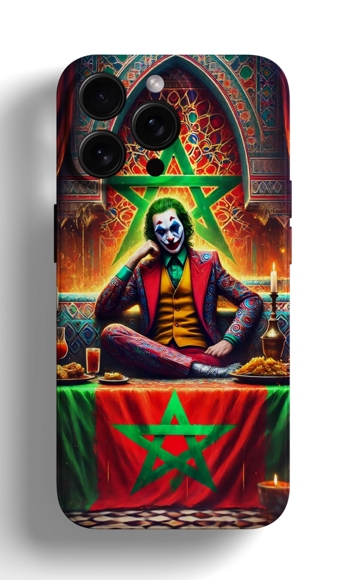 Coque iPhone avec une Illustration du Joker, Assis devant un Drapeau du Maroc – Image 1