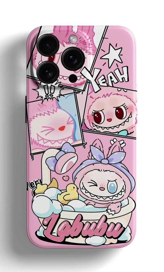 Coque iPhone - Design Rose avec Labubu dans une Scène Amusante et Colorée – Image 1