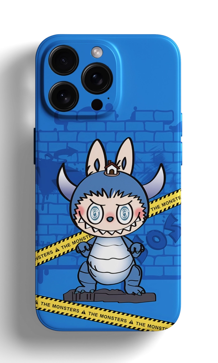 Coque iPhone - Design Bleu avec Labubu en Costume de Monstre sur Fond Graffiti – Image 1
