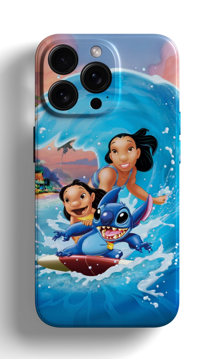 Coque iPhone - Design Océanique avec Lilo, Stitch et Nani en Surf sur une Vague – Image 1