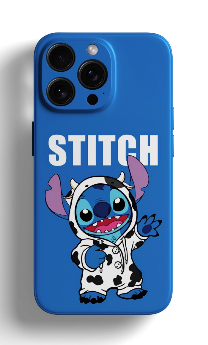 Coque iPhone - Stitch en Pyjama de Vache avec le Mot "STITCH" – Image 1